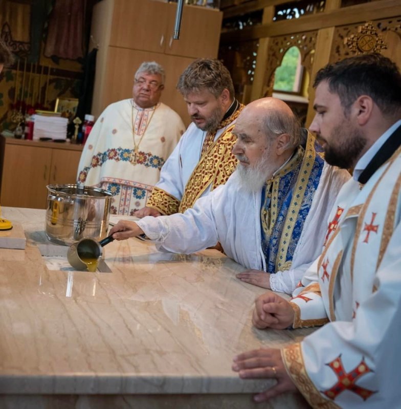 Sfințirea bisericii Parohiei Crocna din județul Arad 223991