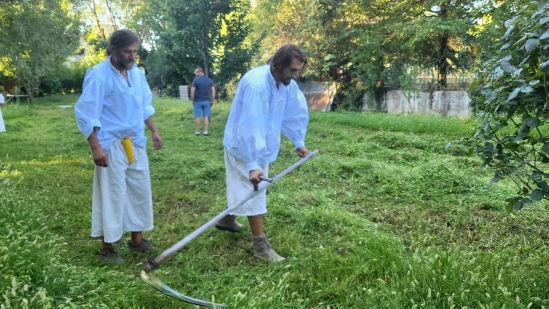 Descoperirea cositului fânului la parohia românească din Verona, Italia 224151