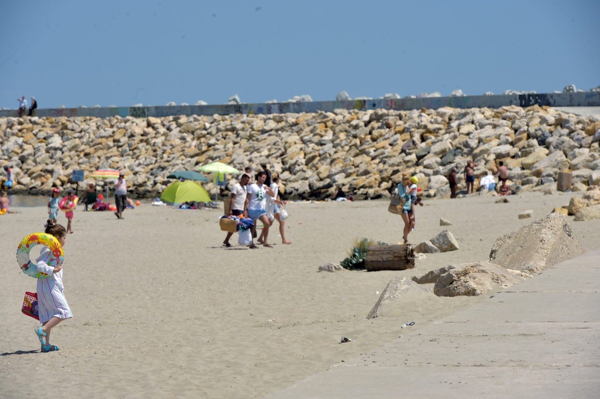 De luni, litoralul va fi „pentru toţi” 224202