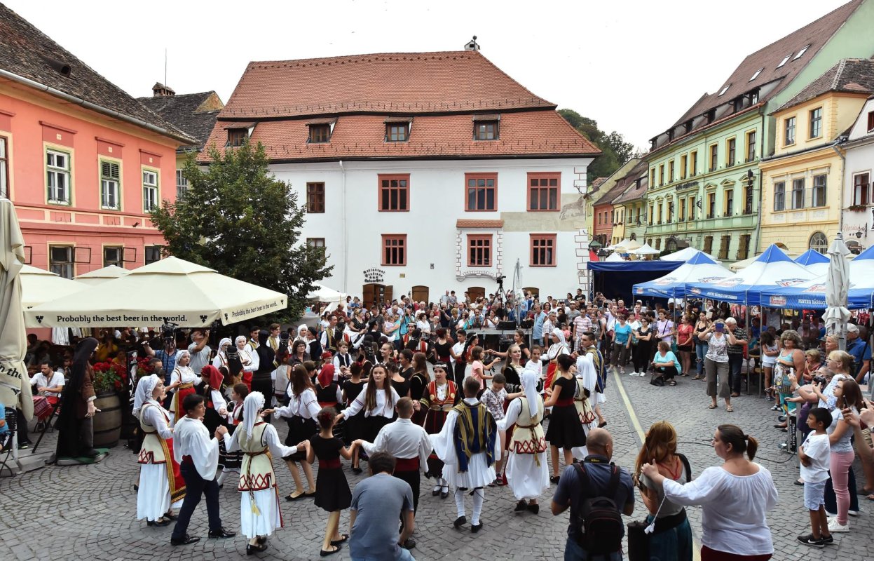 Minorităţile se prind în horă  la Sighişoara 224278