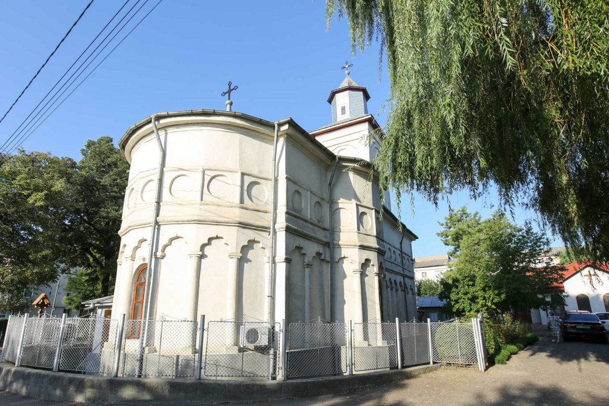 Vizită arhierească la o biserică istorică din Focșani 224528