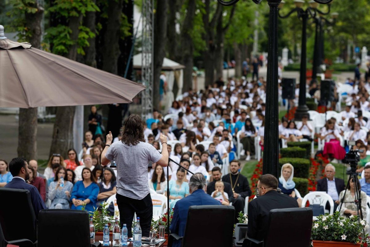 Întâlnirea Tinerilor Ortodocși din Episcopia Hușilor 224696