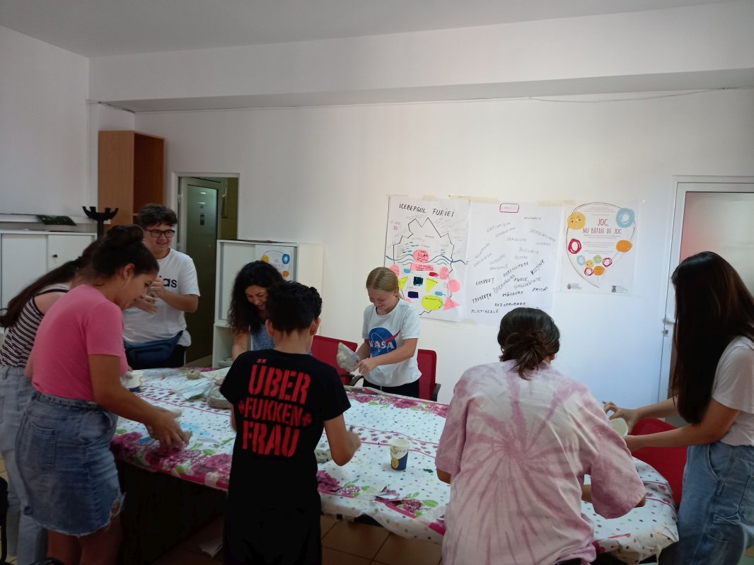 „Joc, nu bătaie de joc”, un proiect antibullying al Fundaţiei „Sfânta Macrina” 224661