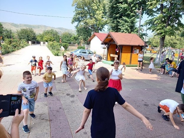 Proiectul social-educațional al unei parohii din Urlați, la final 224861