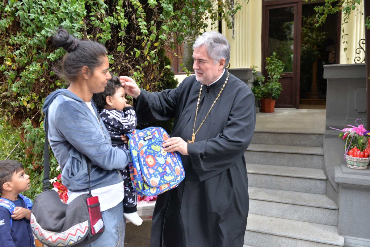 Ghiozdane și rechizite oferite de Protoieria Sector 5 Capitală 224941