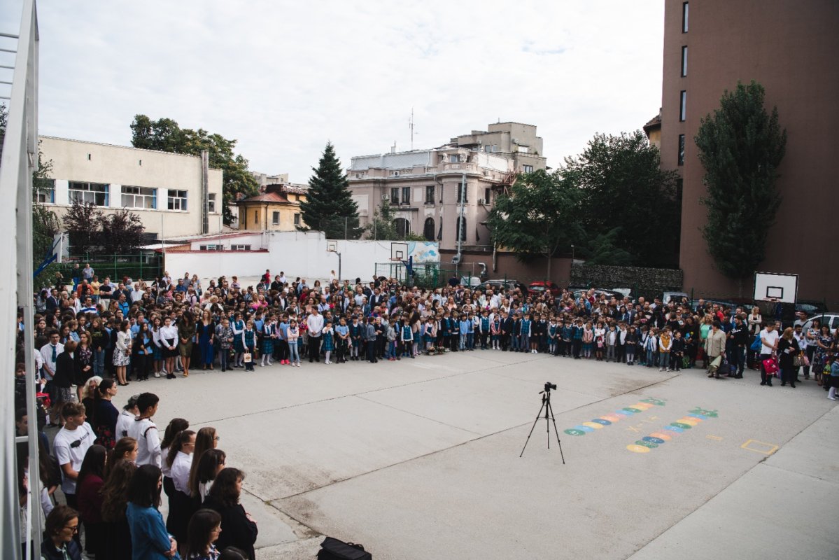 Binecuvântare pentru elevii Liceului Pedagogic Ortodox „Anastasia Popescu” 225187