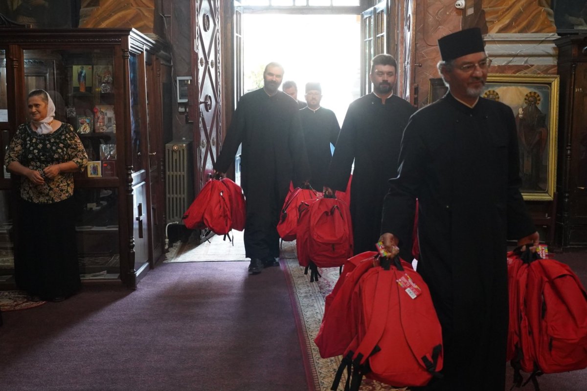 Daruri pentru elevi de la protoierii și parohii din Eparhia Dunării de Jos 225079