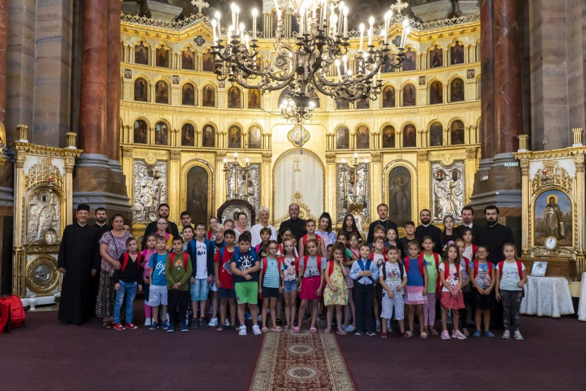 Daruri pentru elevi de la protoierii și parohii din Eparhia Dunării de Jos 225080