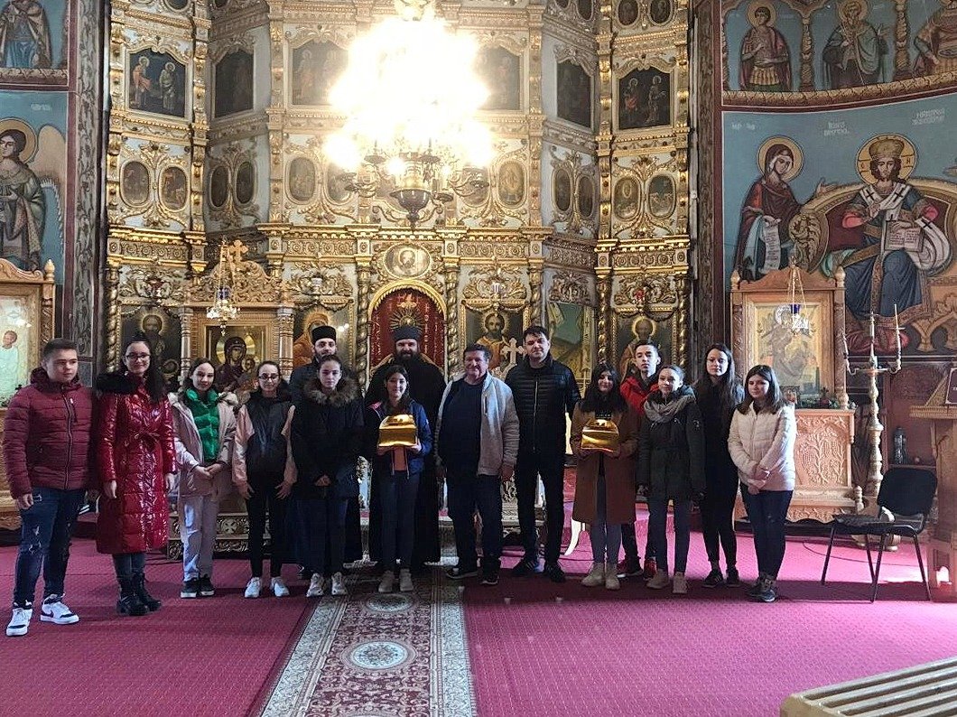 Istorie și rugăciune într-o parohie de pe „Valea Timpului” 224928