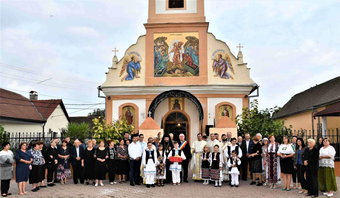 Sfințirea picturii exterioare a bisericii din Valea Timișului 225084