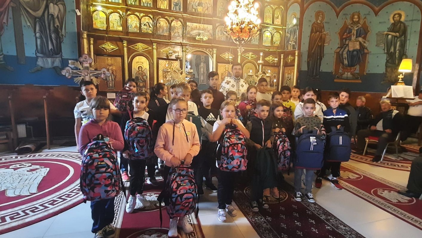 Ghiozdane pentru elevii din parohia ilfoveană Sudiți 225305