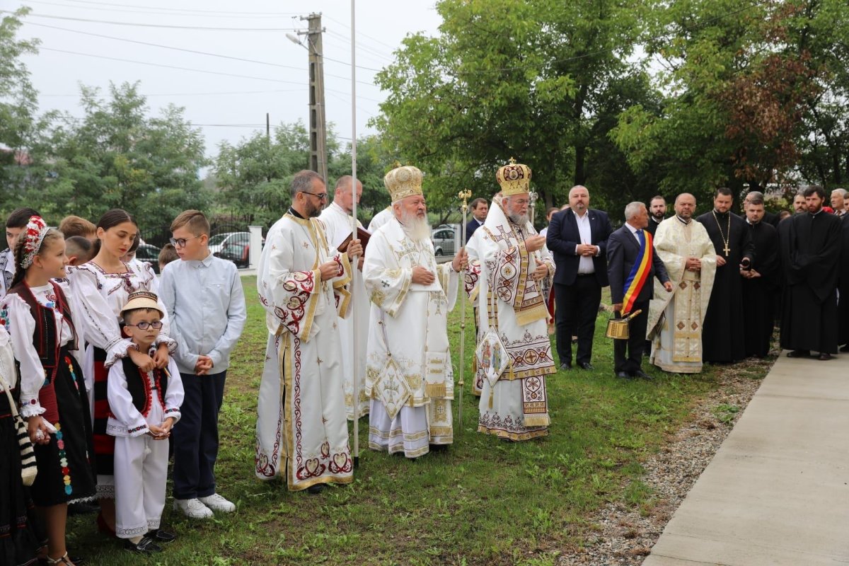 Târnosirea bisericii din Ariniş, Maramureş 225310