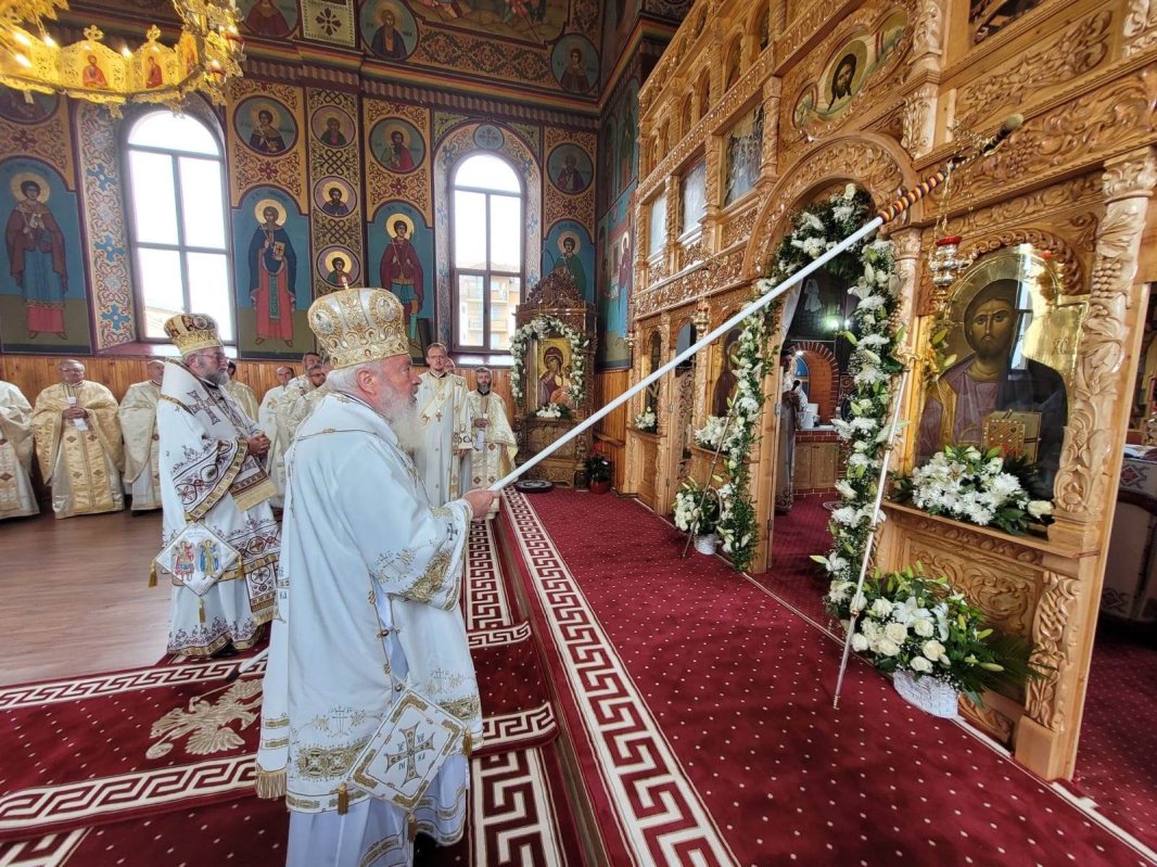 Târnosirea bisericii din Ariniş, Maramureş 225311