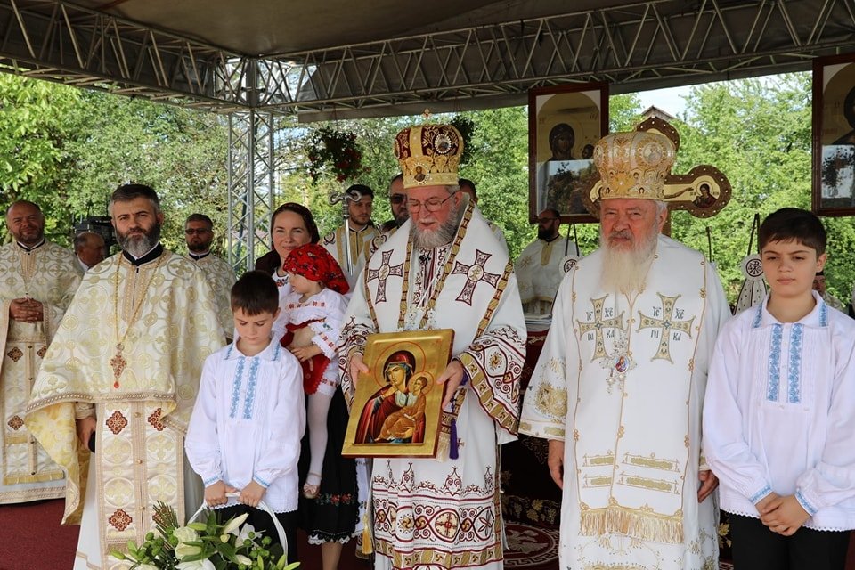 Târnosirea bisericii din Ariniş, Maramureş 225312