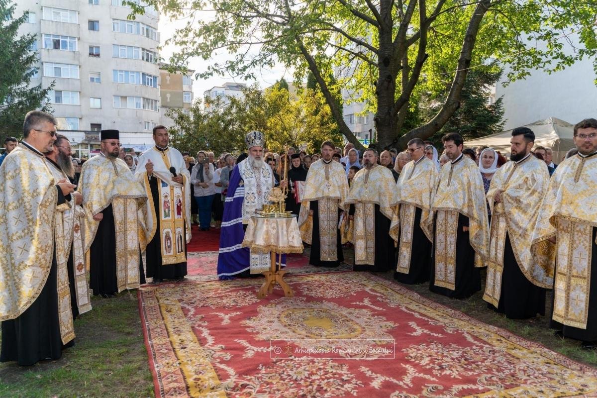 Prezență arhierească în Parohia „Nașterea Maicii Domnului” din Bacău 225398