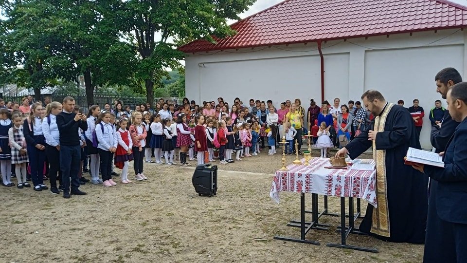 Sprijin pentru elevi la începutul anului școlar în Arhiepiscopia Dunării de Jos 225431