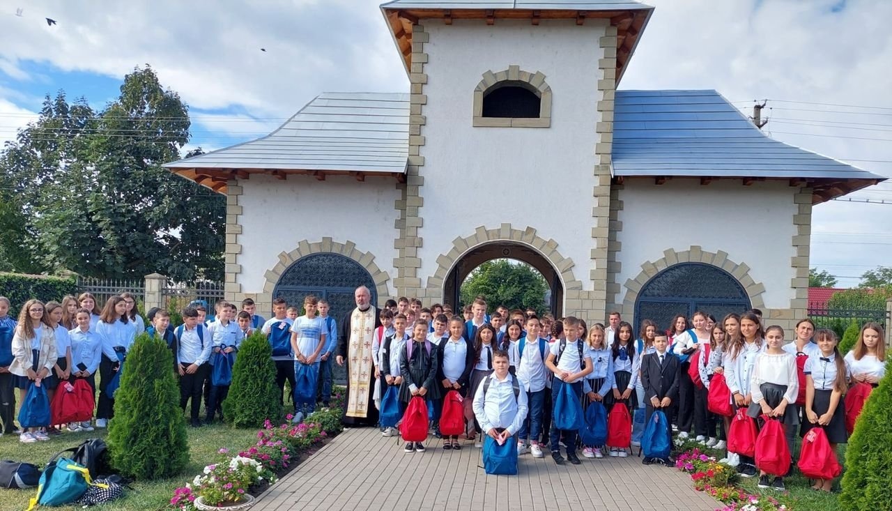 Sprijin pentru elevi la începutul anului școlar în Arhiepiscopia Dunării de Jos 225432