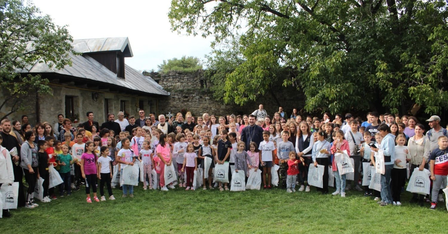 Daruri și rugăciuni pentru elevi în Protopopiatul Onești 225505