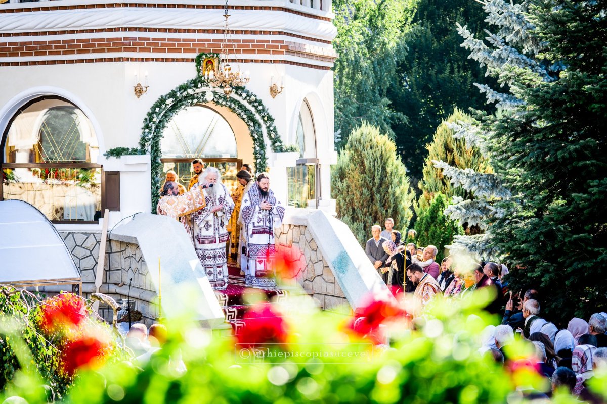 Hramul Mănăstirii Camârzani din județul Suceava 225629