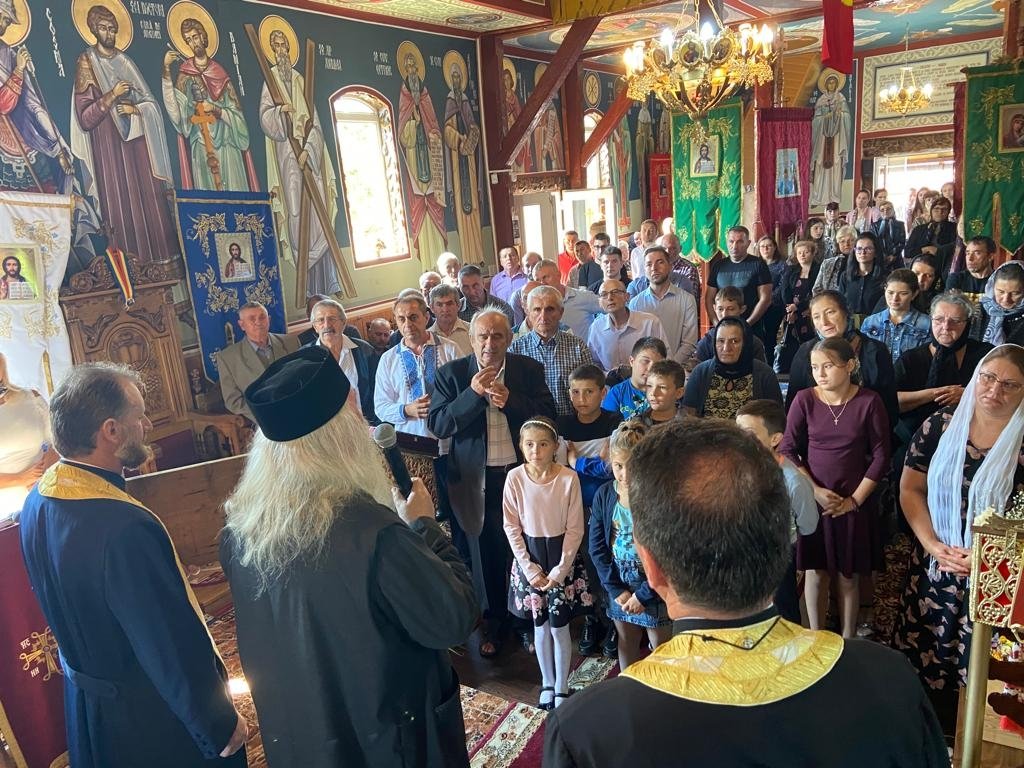 Sfințirea crucilor bisericii din Remetea Luncă, județul Timiș 225534