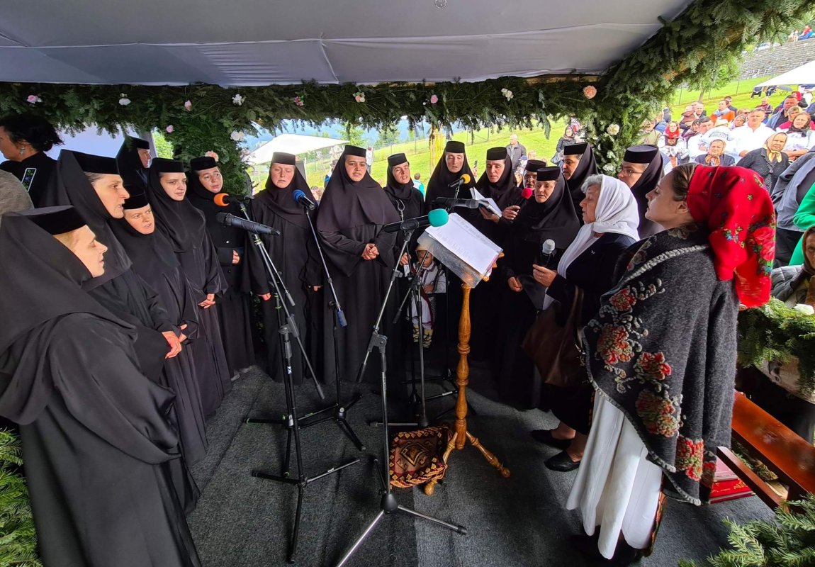 Hram la mănăstirea de la Piatra Fântânele, judeţul Bistriţa-Năsăud 225670