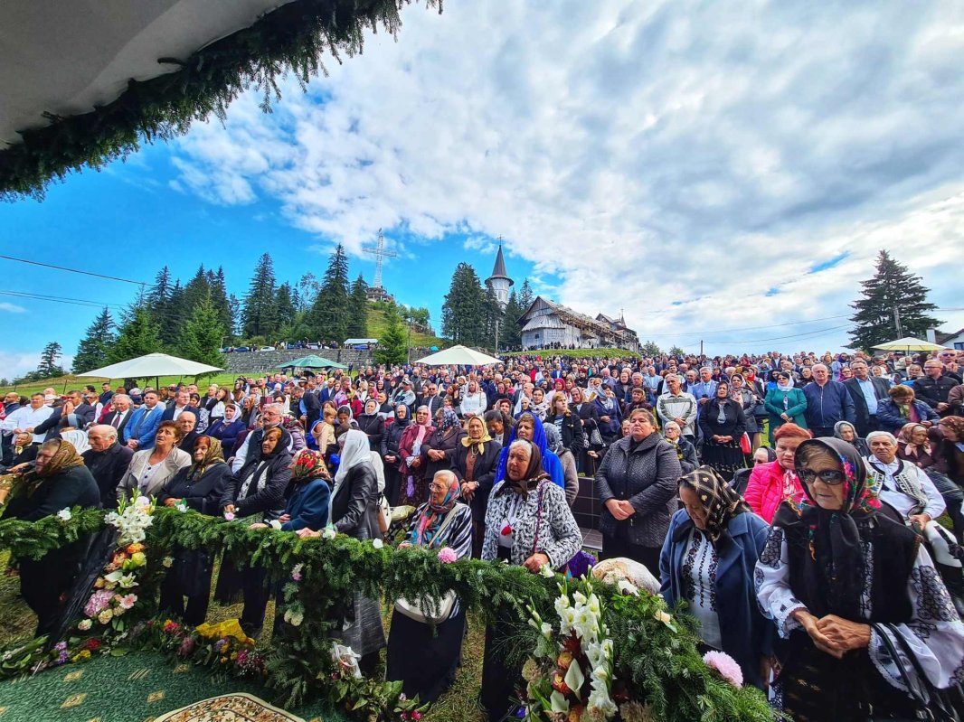 Hram la mănăstirea de la Piatra Fântânele, judeţul Bistriţa-Năsăud 225671