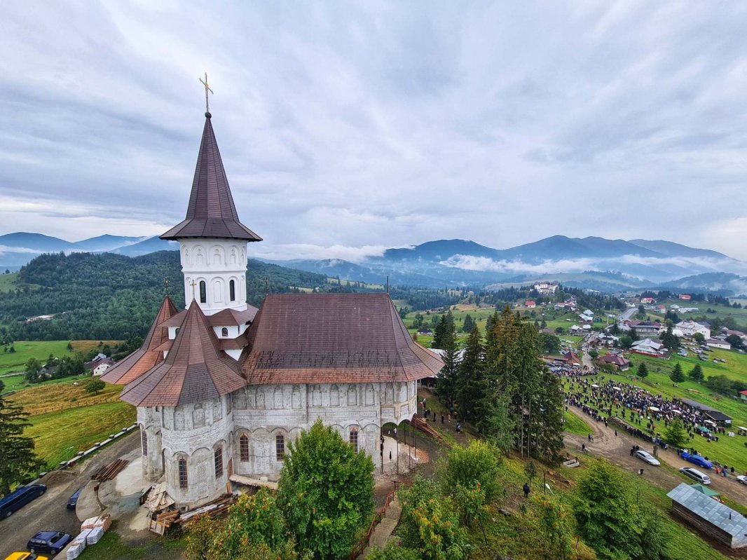 Hram la mănăstirea de la Piatra Fântânele, judeţul Bistriţa-Năsăud 225672