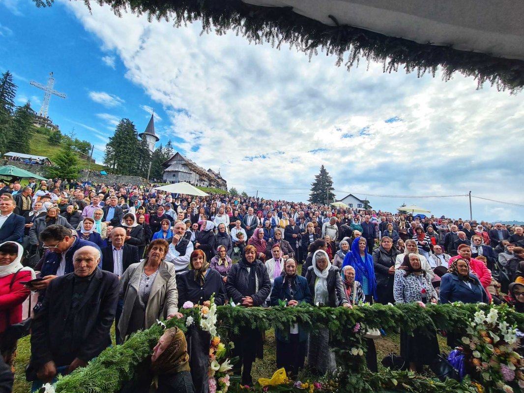 Hram la mănăstirea de la Piatra Fântânele, judeţul Bistriţa-Năsăud 225673