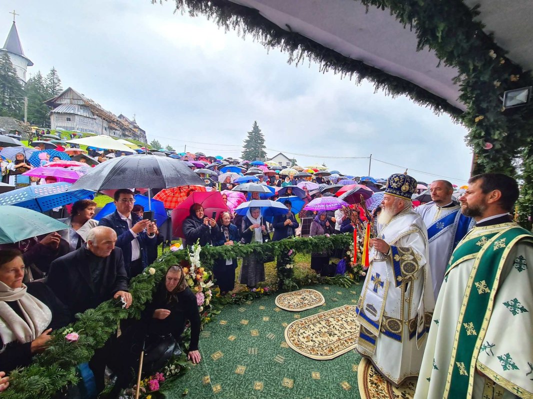 Hram la mănăstirea de la Piatra Fântânele, judeţul Bistriţa-Năsăud 225674