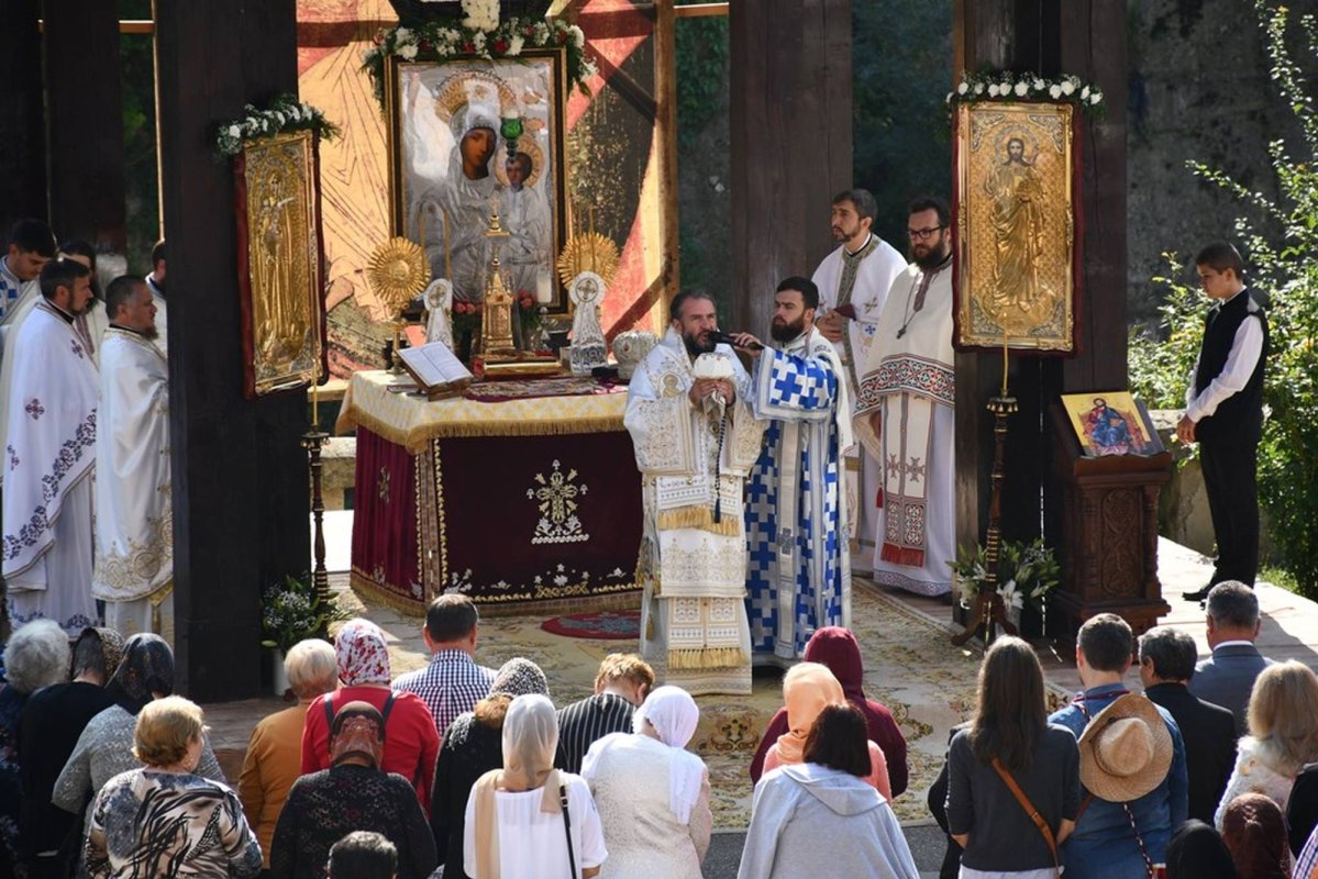 Sărbătoarea așezământului monahal din orașul-stațiune Băile Herculane 225692