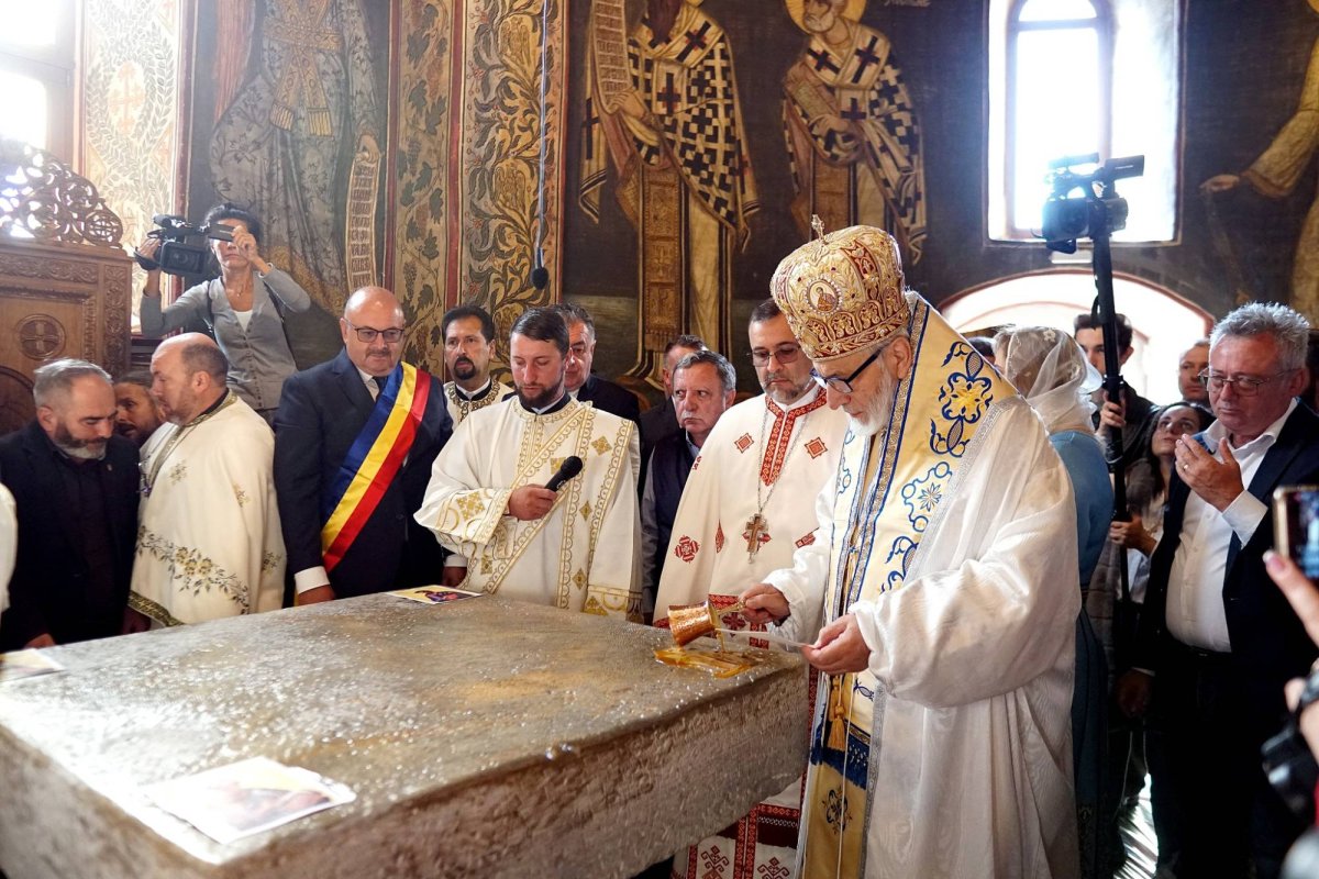 Veşmânt nou de har pentru Mănăstirea Negru Vodă din Câmpulung Muscel 225687