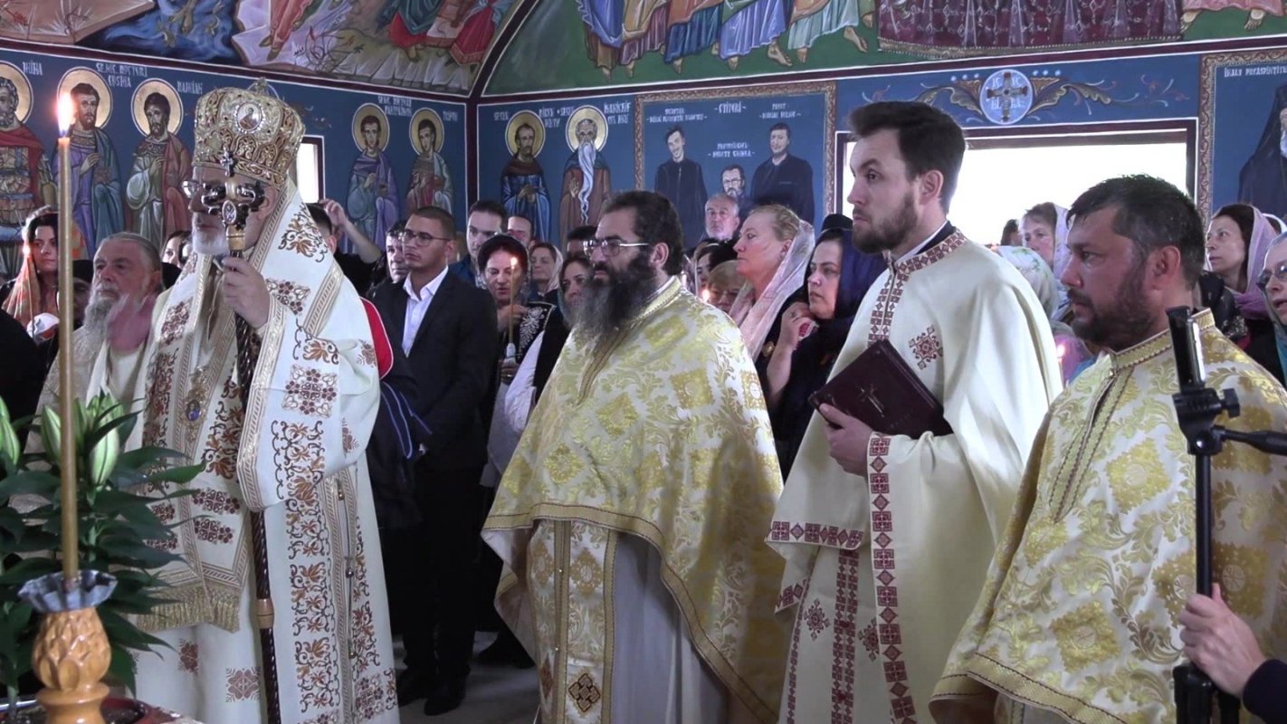 Biserică nouă pentru schitul argeşean închinat Sfântului Ierarh Modest 226037