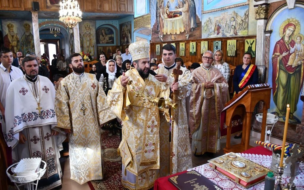 Sfințirea picturii bisericii Parohiei Borlovenii Vechi 226033