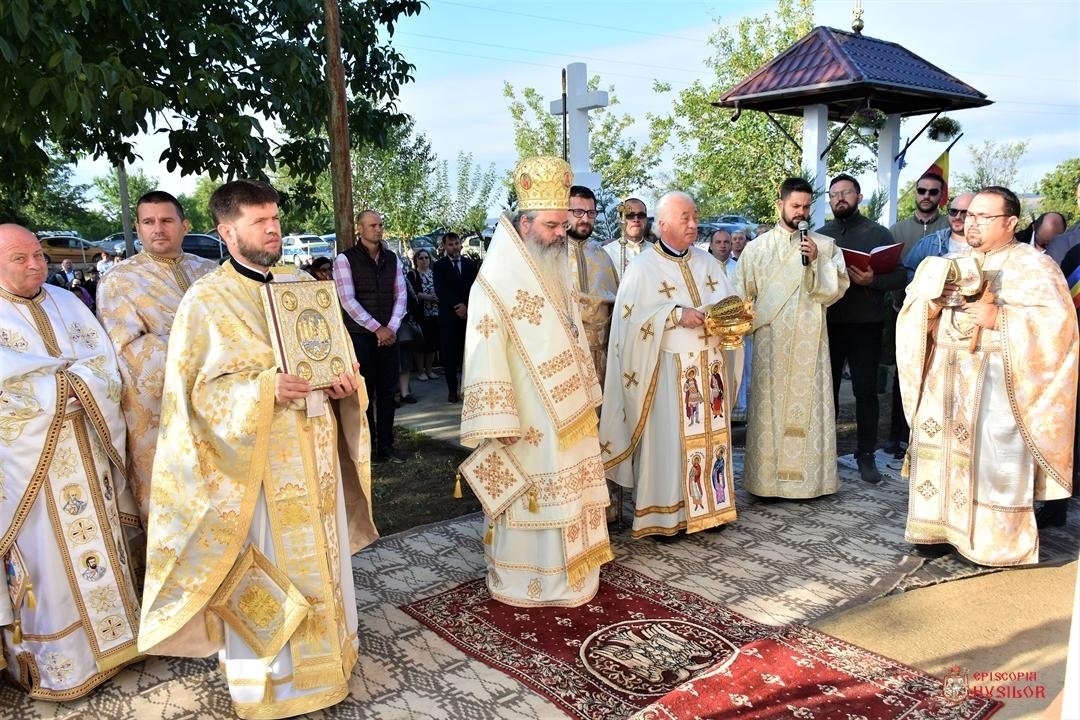 „În logica lui Dumnezeu, a iubi înseamnă mai ales faptul de a te jertfi” 226100