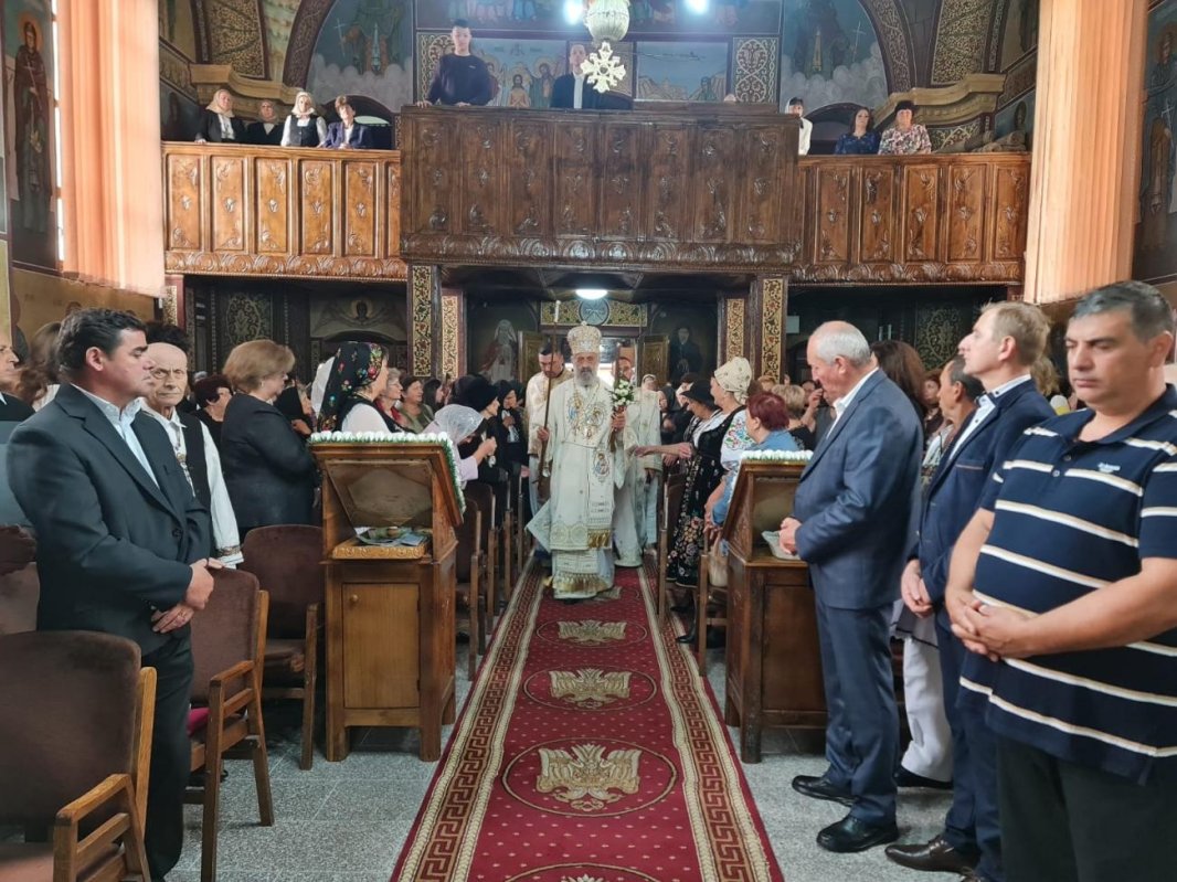 Resfințirea Bisericii „Sfântul Ierarh Nicolae” din Hodac, Protopopiatul Reghin 226095