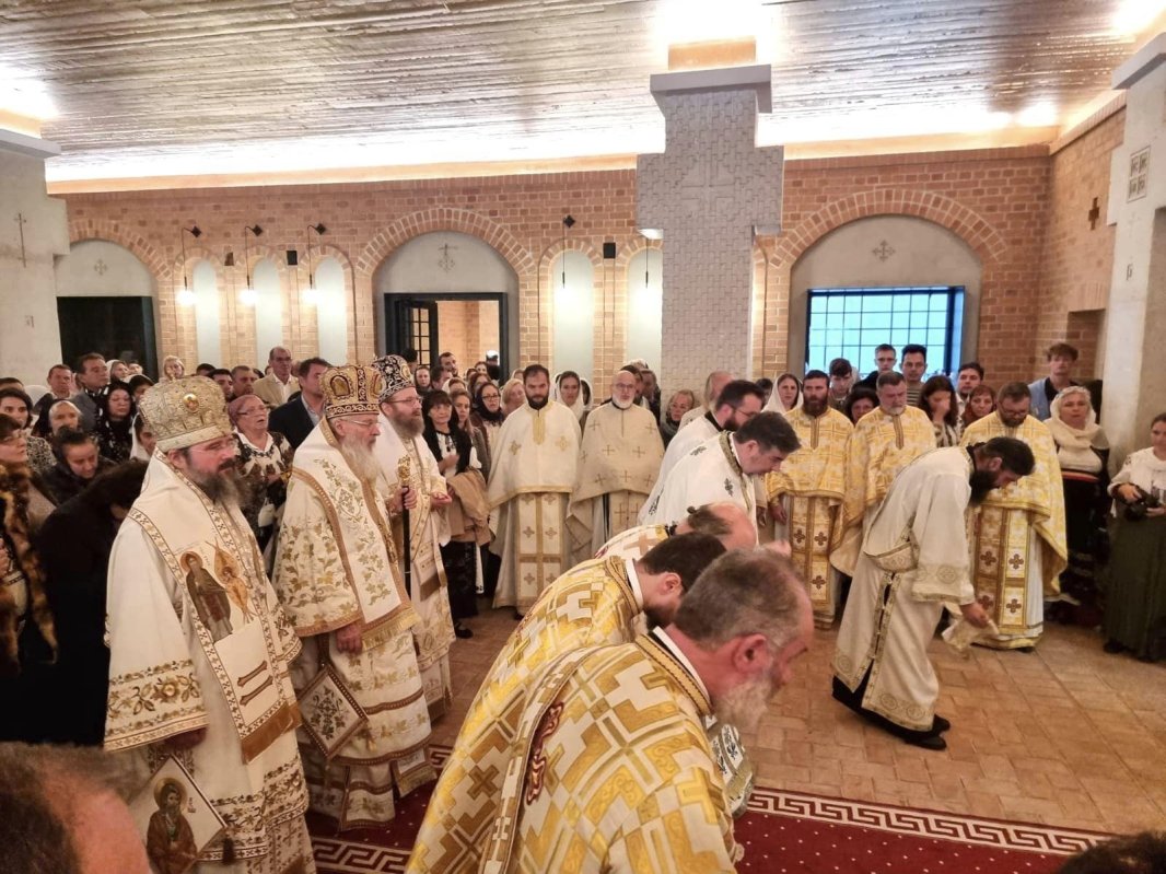 Sfințirea Altarului din Sala Crucilor a Centrului Bisericesc Ortodox din München 226111