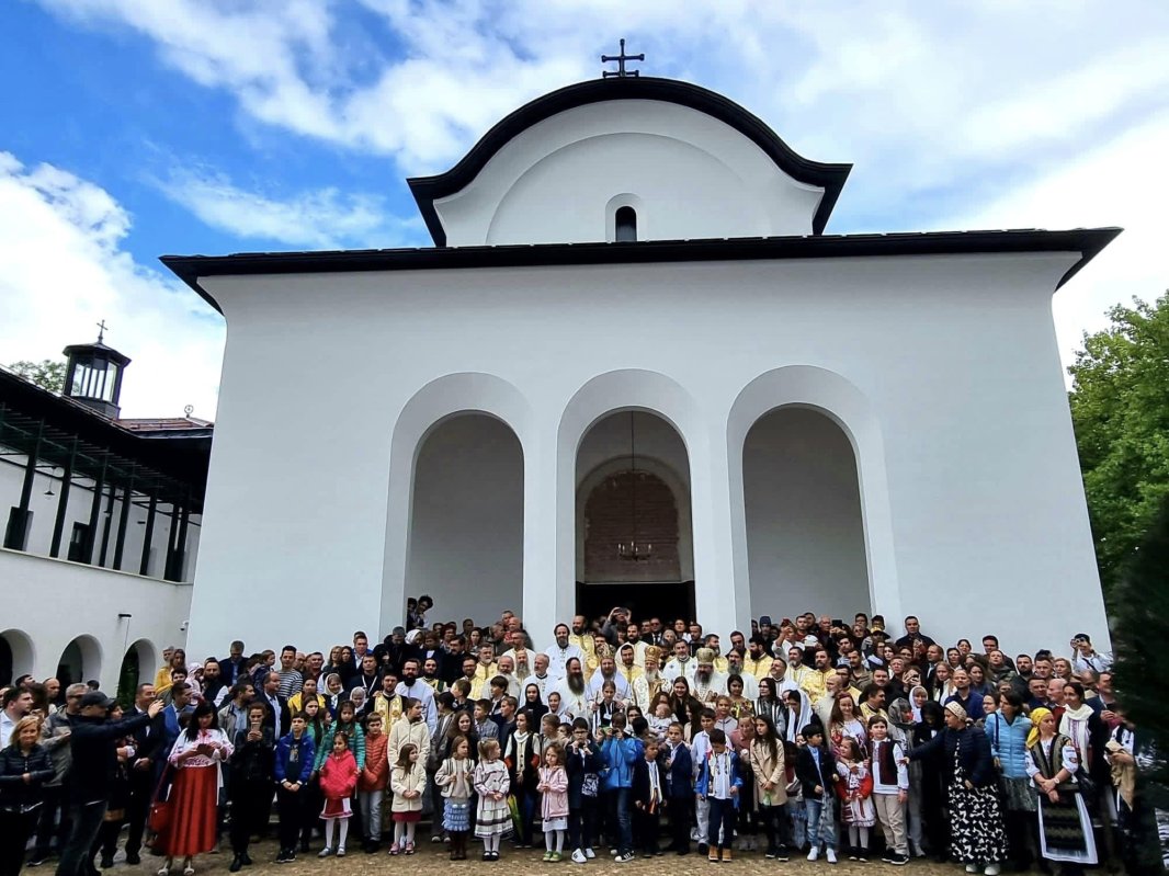 Sfințirea Altarului din Sala Crucilor a Centrului Bisericesc Ortodox din München 226113