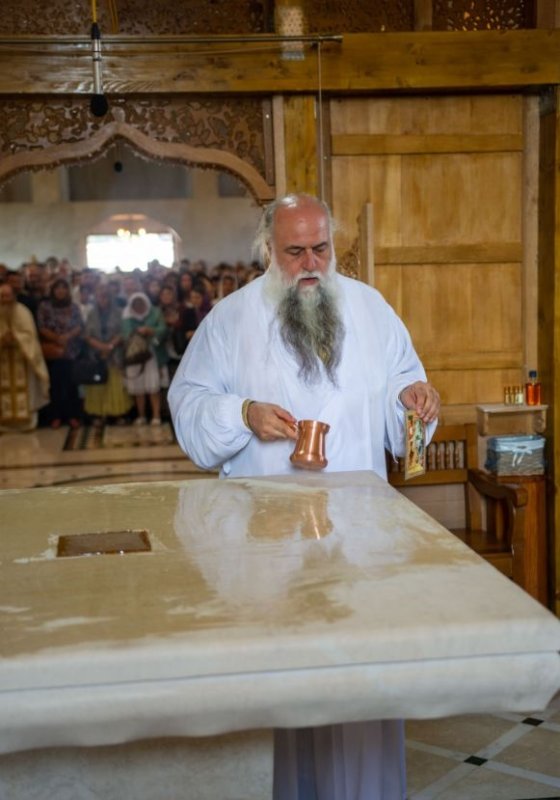 Sfințirea noii biserici a mănăstirii vâlcene Dintr-un Lemn 226122