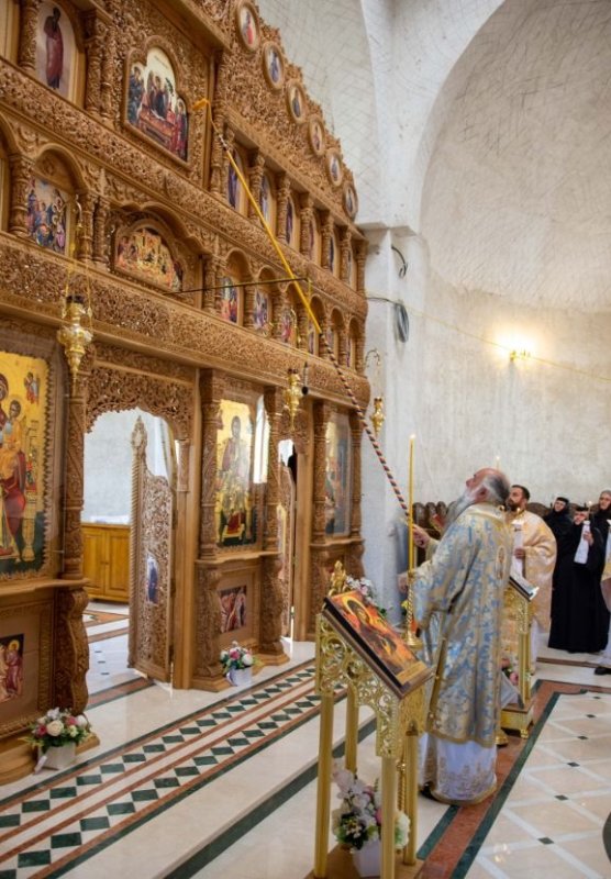 Sfințirea noii biserici a mănăstirii vâlcene Dintr-un Lemn 226123