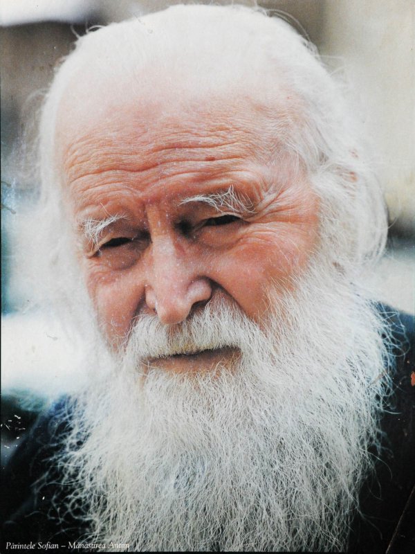 Părintele Sofian, de la Altarul Mănăstirii Antim spre cel din ceruri 226140