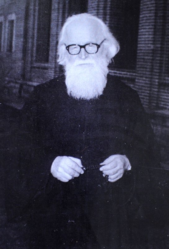 Părintele Sofian, de la Altarul Mănăstirii Antim spre cel din ceruri 226141