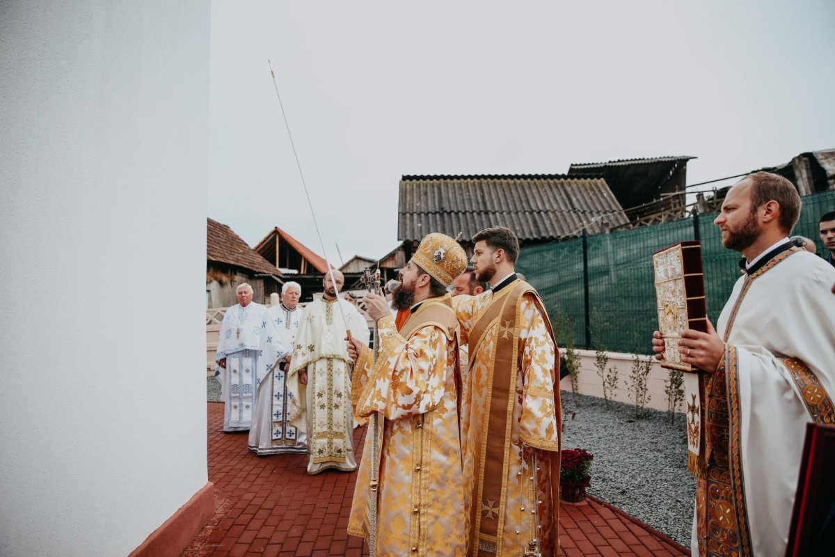 Sfinţiri în parohii bistriţene şi clujene 226234