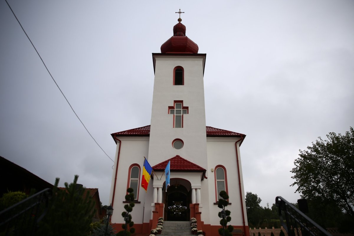 Sfinţiri în parohii bistriţene şi clujene 226235