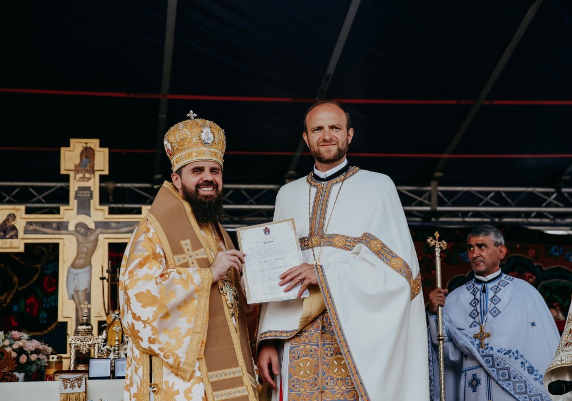 Sfinţiri în parohii bistriţene şi clujene 226236