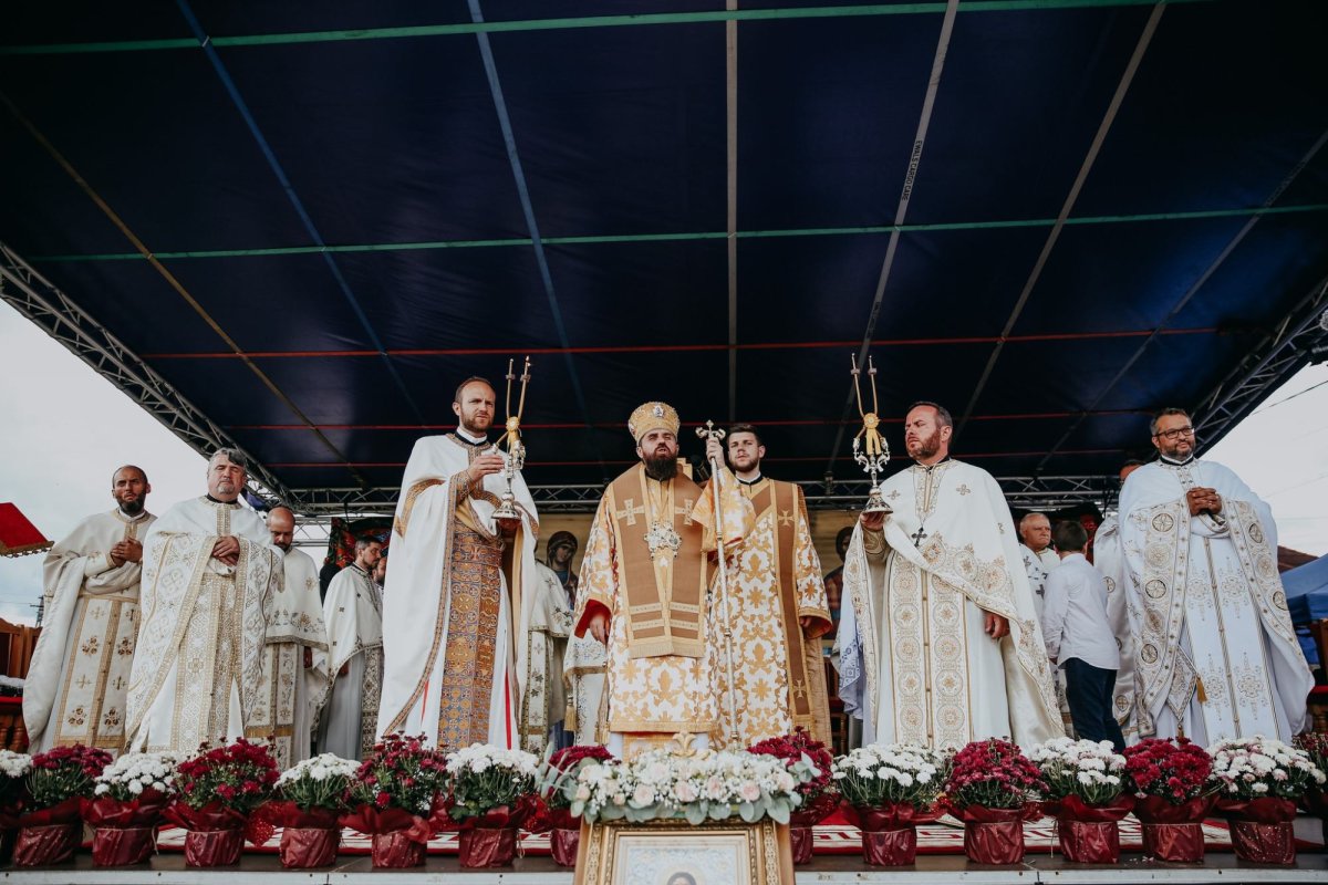 Sfinţiri în parohii bistriţene şi clujene 226237