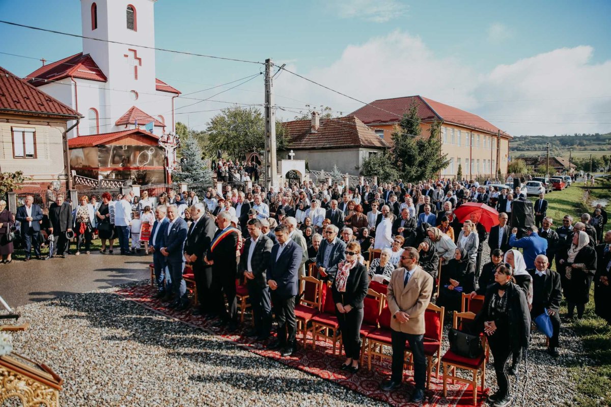 Sfinţiri în parohii bistriţene şi clujene 226238