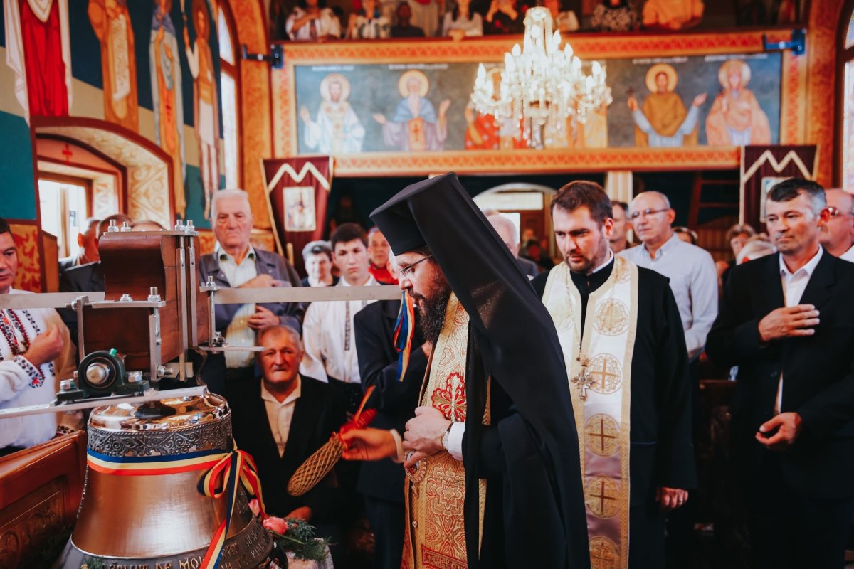 Sfinţiri în parohii bistriţene şi clujene 226239