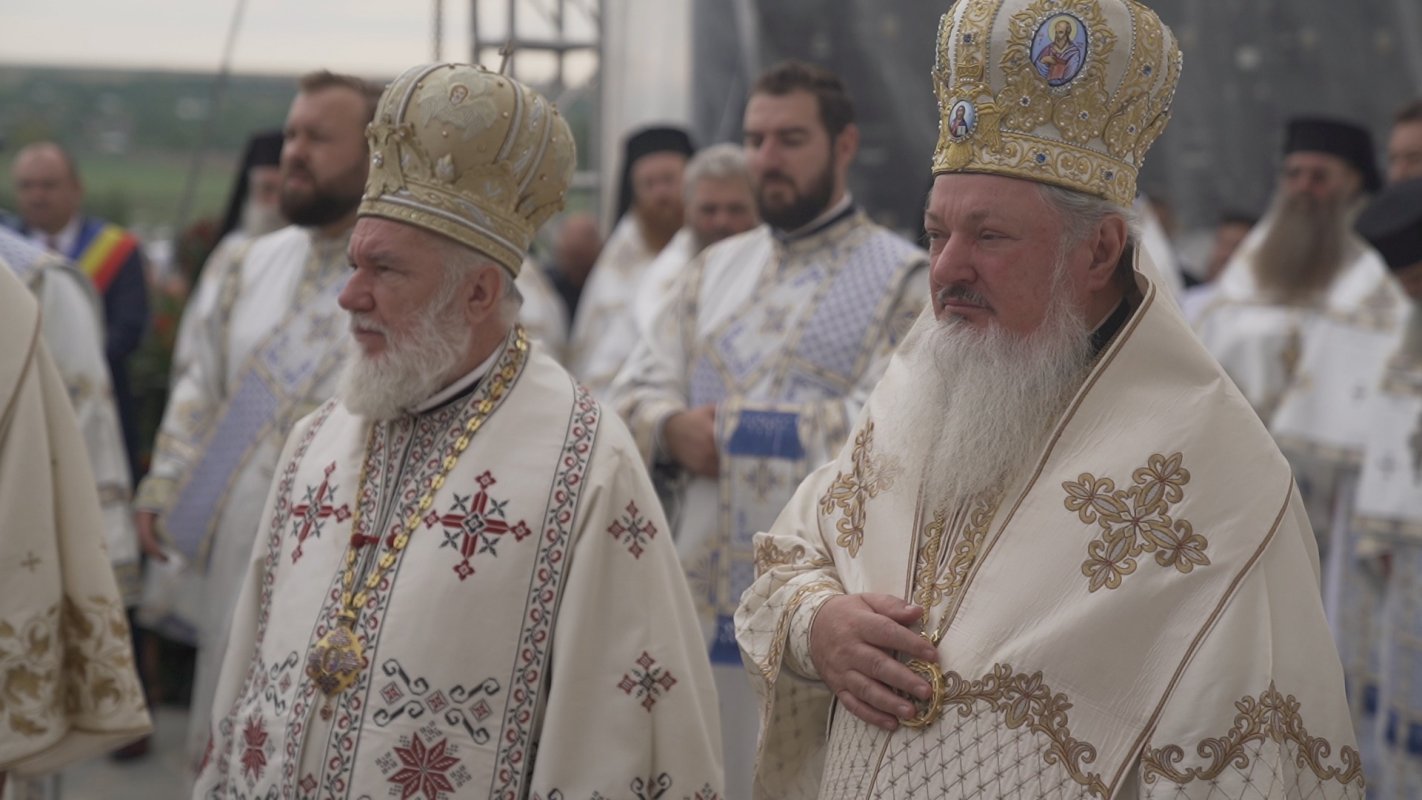 Opt arhierei la slujba de târnosire a Bisericii „Sfântul Nicolae” Hlipiceni, Botoșani 226548