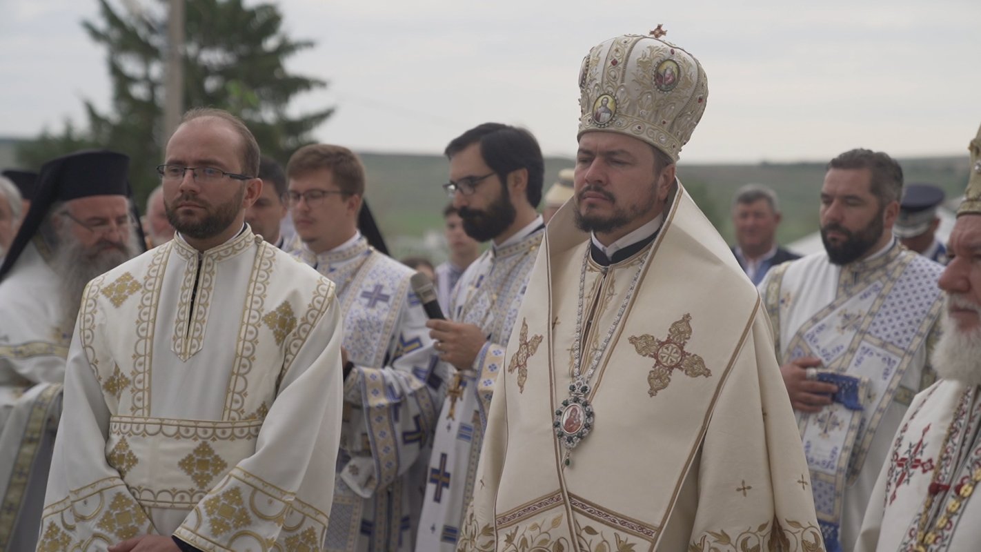 Opt arhierei la slujba de târnosire a Bisericii „Sfântul Nicolae” Hlipiceni, Botoșani 226550