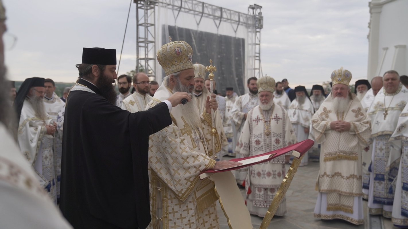 Opt arhierei la slujba de târnosire a Bisericii „Sfântul Nicolae” Hlipiceni, Botoșani 226551